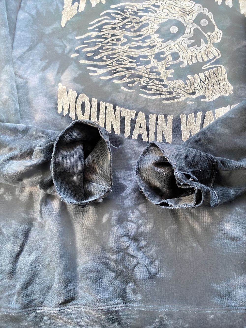 Liquid Death Mountain Water Sweatshirt Mens L Tie Dye Skull Graphic Crewneck - Picture 8 of 8
